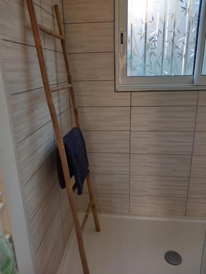 Petit Chalet En Bois Reynes Exterior photo